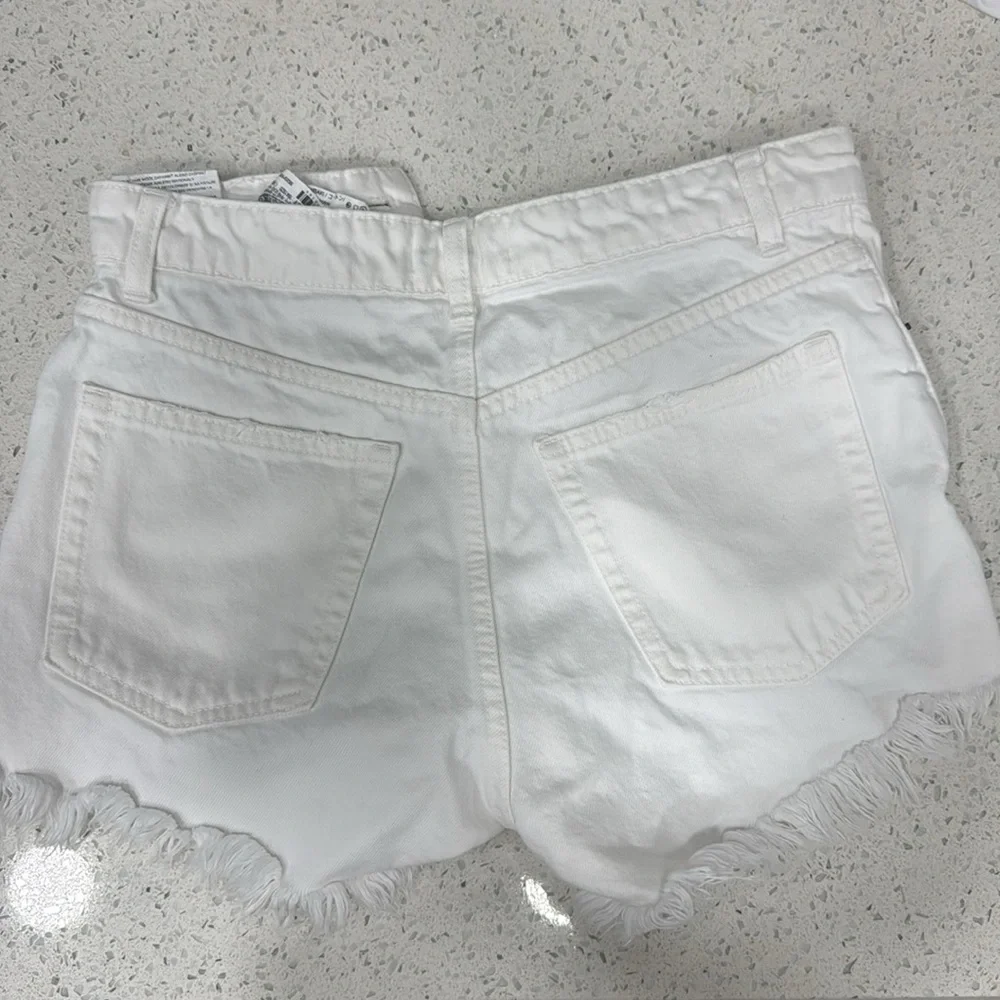 WHITE HIGH RISE ZARA SHORTS - Picture 3 of 5